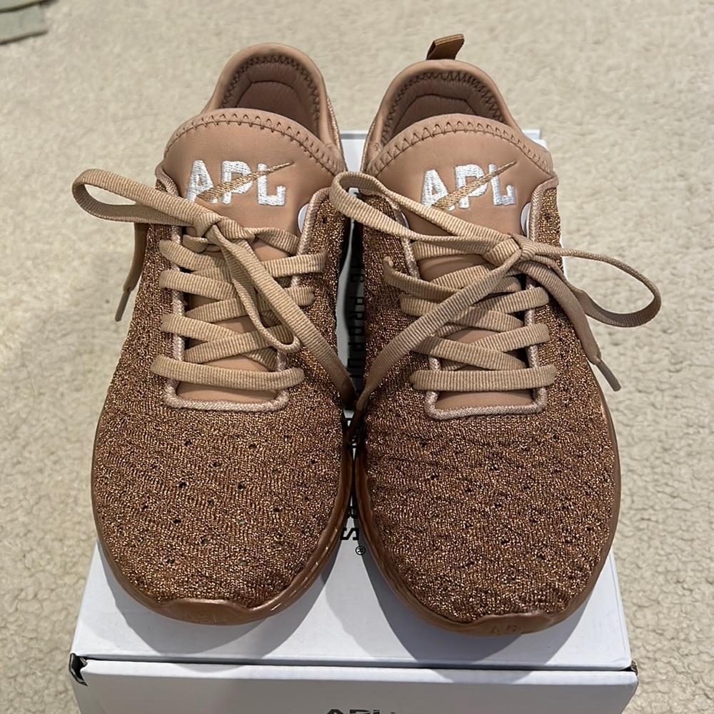 NEW never worn APL techloom phantom